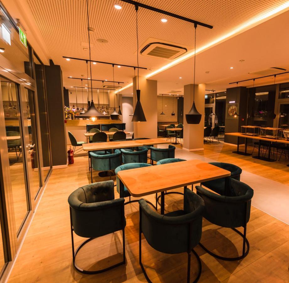 Hotel Arka Orşova Esterno foto