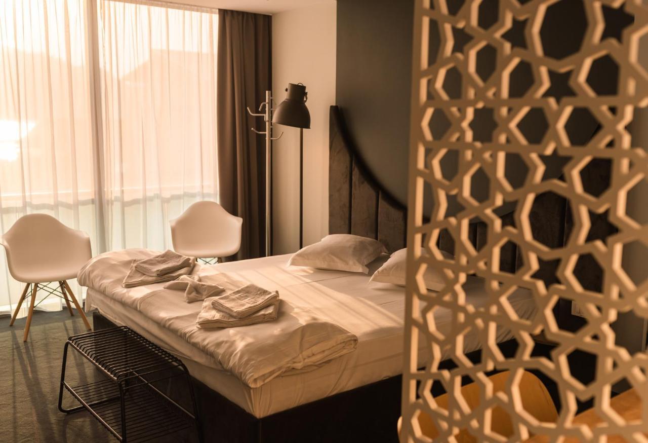 Hotel Arka Orşova Esterno foto
