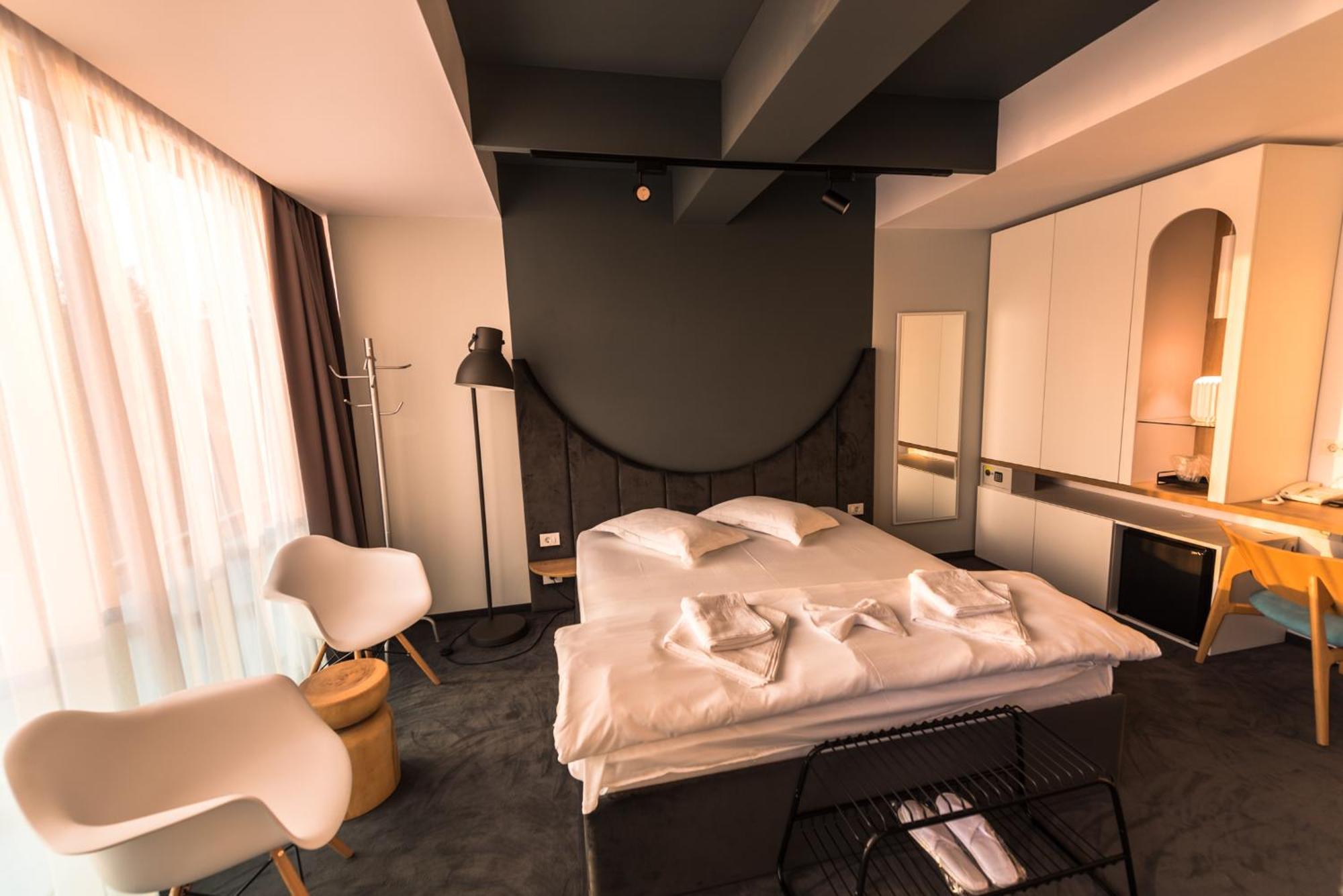 Hotel Arka Orşova Esterno foto