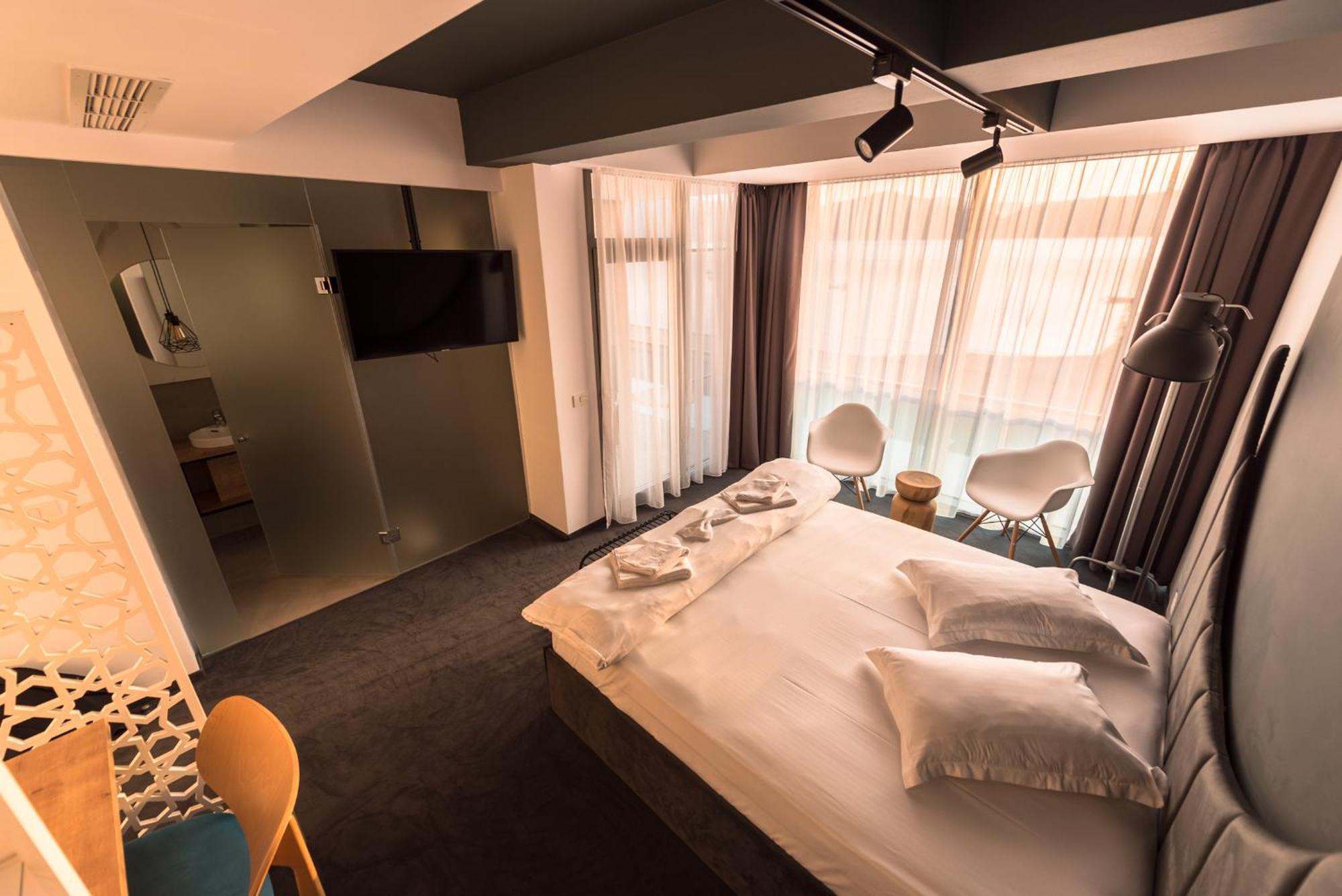 Hotel Arka Orşova Esterno foto